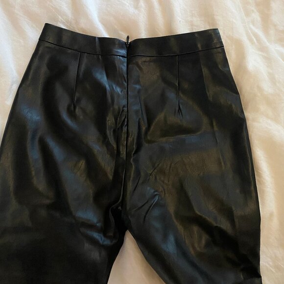 NWT - WHITE FOX BOUTIQUE faux leather pants, size M (closer to a size 6) - Picture 4 of 7